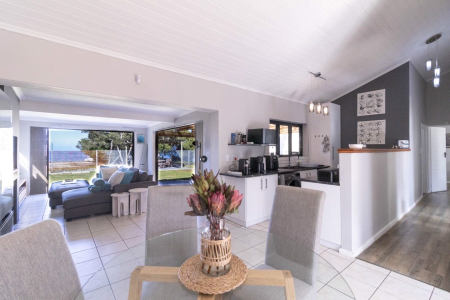 4 Bedroom Property for Sale in Sandbaai Western Cape